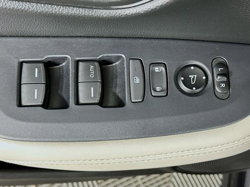 Used 2023 Honda HR-V LX image 15