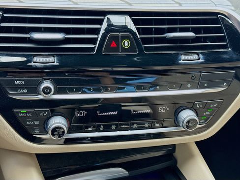 Used 2022 BMW 530e w/ Premium Package image 12