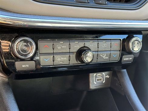 Used 2022 Jeep Compass Limited image 24