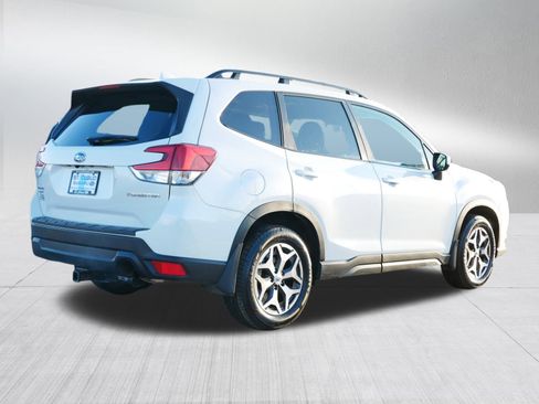 Used 2023 Subaru Forester Premium image 7
