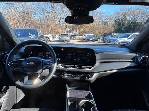 Used 2025 Chevrolet Equinox LT image 32