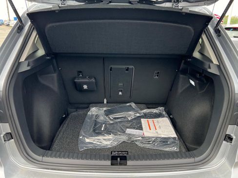 New 2025 Volkswagen Taos SE image 19