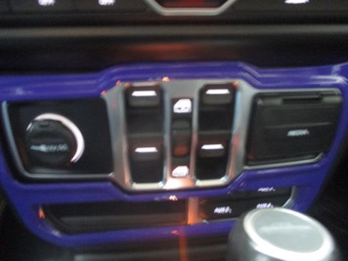 Used 2020 Jeep Gladiator Overland image 17