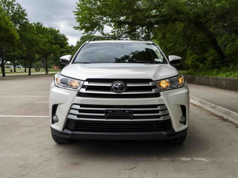 Used 2018 Toyota Highlander XLE FWD image 3