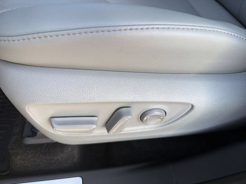 Certified 2025 Toyota Highlander Limited FWD image 27