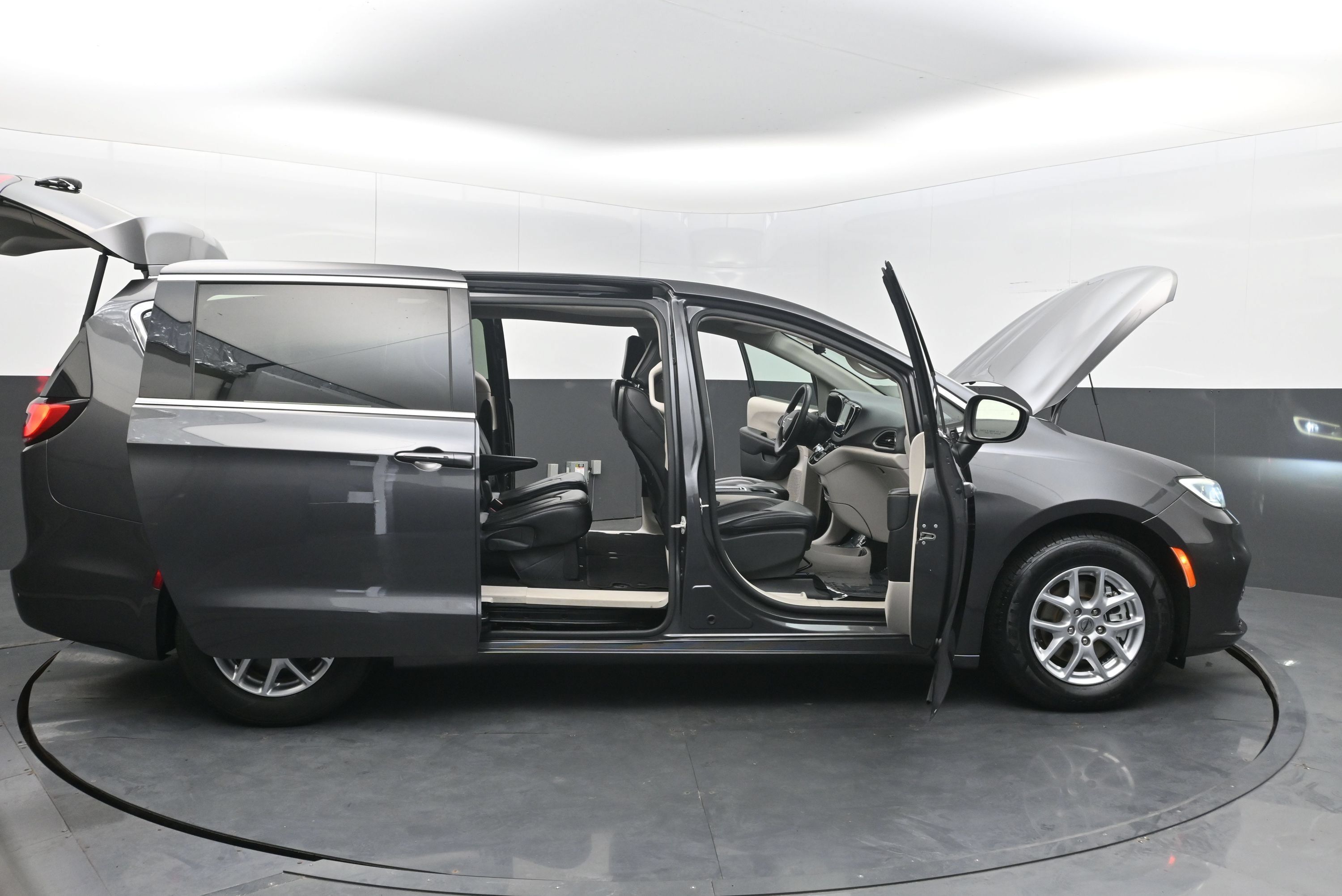 Used 2023 Chrysler Pacifica Touring-L FWD image 49