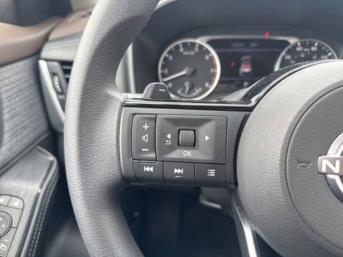 Used 2023 Nissan Rogue SV AWD/4WD image 23