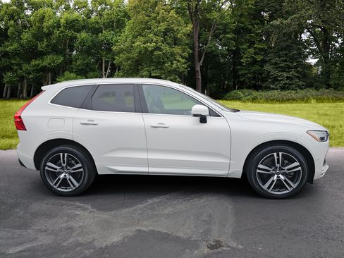 Used 2019 Volvo XC60 T6 Momentum w/ Premium Package AWD/4WD image 8