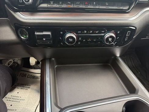 Used 2025 GMC Sierra 2500 SLT AWD/4WD image 31