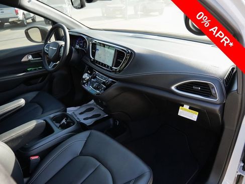 New 2026 Chrysler Pacifica Select FWD image 15