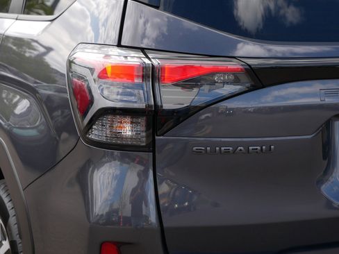 Used 2025 Subaru Forester Premium AWD/4WD image 17