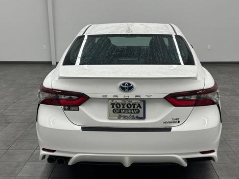 Used 2022 Toyota Camry SE FWD image 3