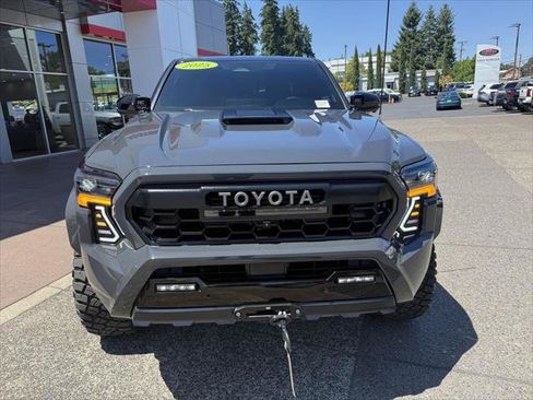 Used 2025 Toyota Tacoma TRD Pro AWD/4WD image 10