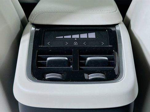 New 2026 Volvo XC60 B5 Ultra w/ Climate Package PRO image 24