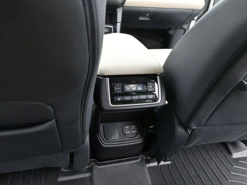 Used 2023 Subaru Ascent Limited image 27