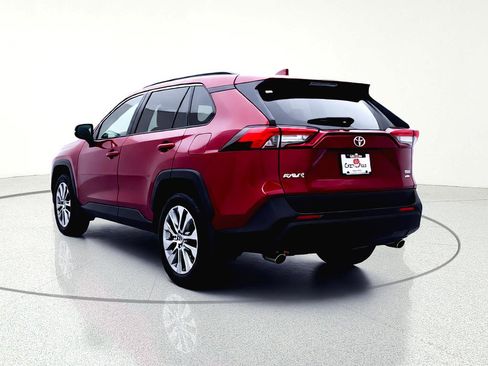 Used 2021 Toyota RAV4 XLE Premium image 7