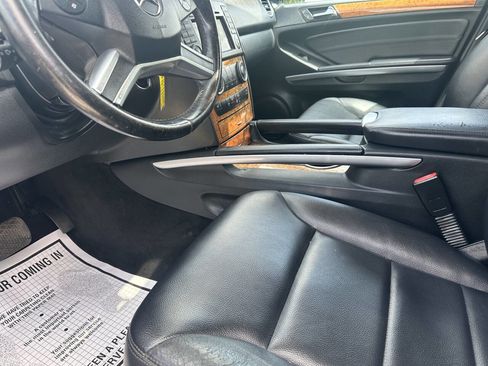 Used 2009 Mercedes-Benz ML 350 4MATIC image 3