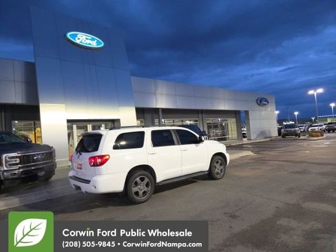 Used 2011 Toyota Sequoia SR5 w/ Sport Appearance Pkg image 7