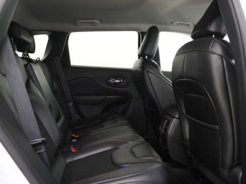 Used 2019 Jeep Cherokee Trailhawk w/ Cold Weather Group AWD/4WD image 13