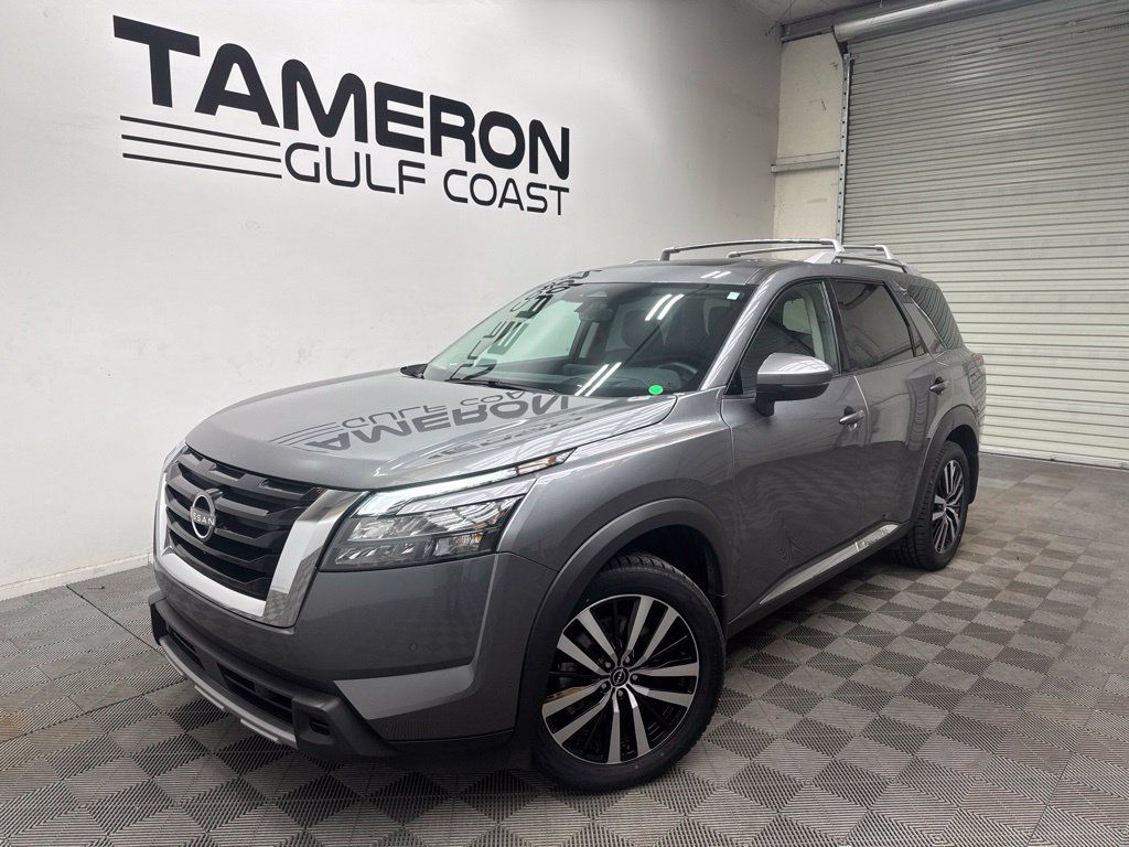 Used 2025 Nissan Pathfinder Platinum FWD image 1