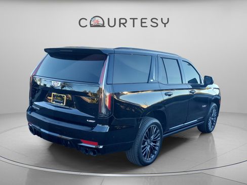 Used 2023 Cadillac Escalade V image 3