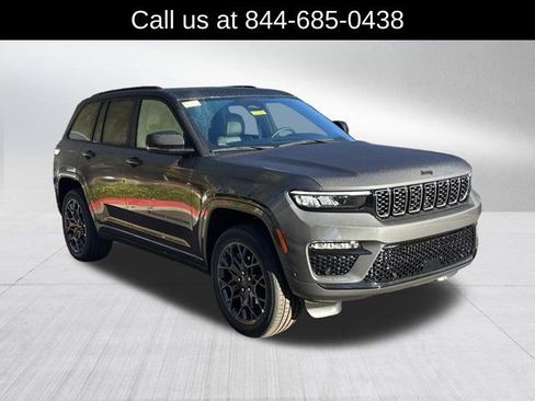 New 2025 Jeep Grand Cherokee Summit image 3