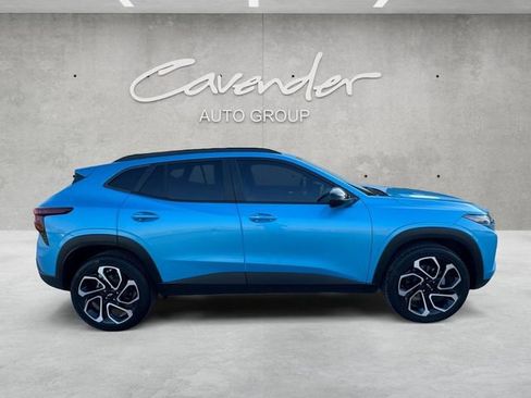 Used 2025 Chevrolet Trax RS w/ Sunroof Package image 17