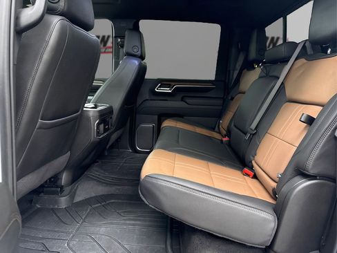 Used 2024 Chevrolet Silverado 2500 High Country w/ Technology Package image 10