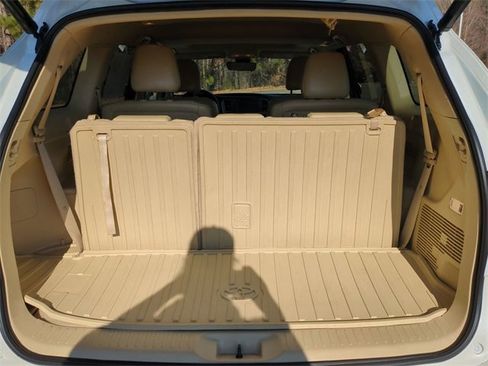 Used 2019 Toyota Highlander XLE image 13