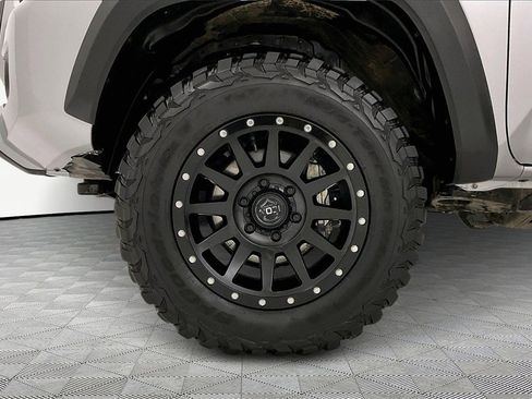 Used 2023 Toyota Tacoma TRD Off-Road image 27
