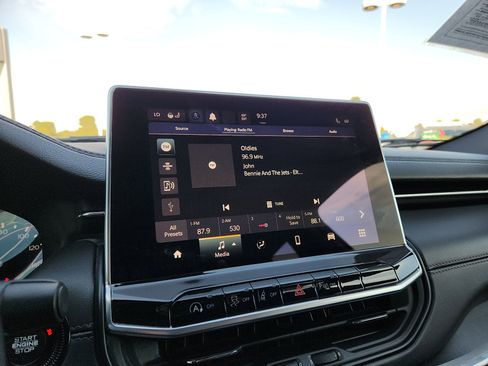 Used 2023 Jeep Compass Limited image 19