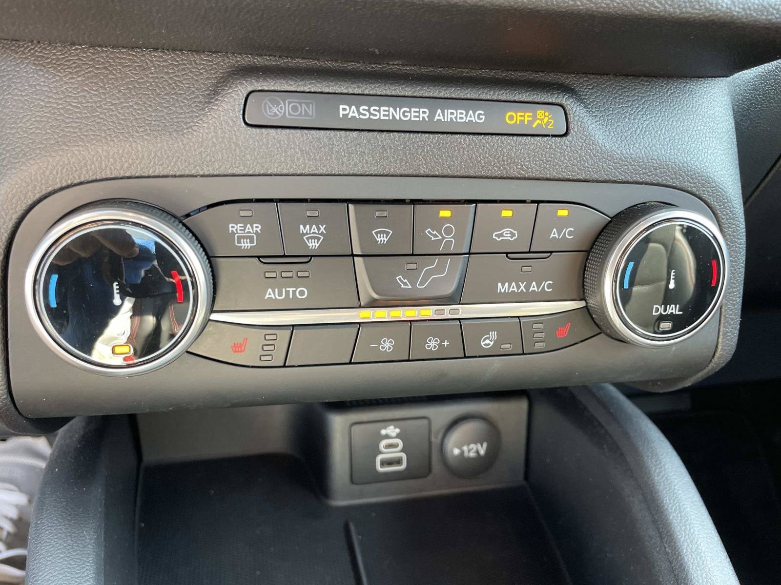 Certified 2025 Ford Escape ST-Line Select AWD/4WD image 21