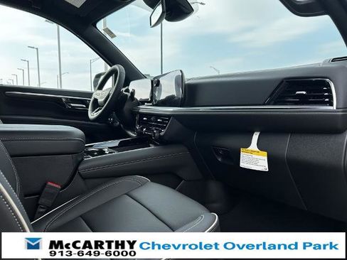 New 2025 Chevrolet Suburban Premier image 28