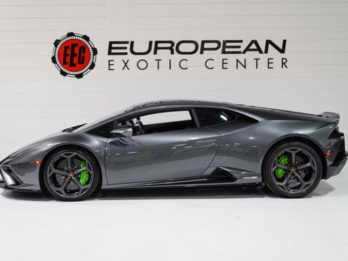 Used 2022 Lamborghini Huracan EVO RWD image 7