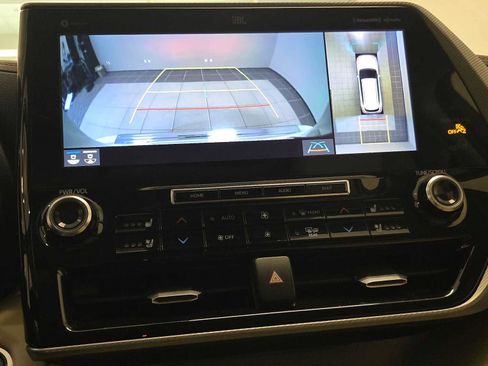 Used 2020 Toyota Highlander Platinum AWD/4WD image 12