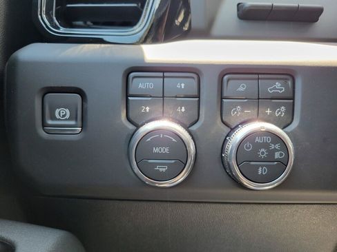New 2026 GMC Sierra 2500 AT4 w/ AT4 Premium Plus Package AWD/4WD image 18
