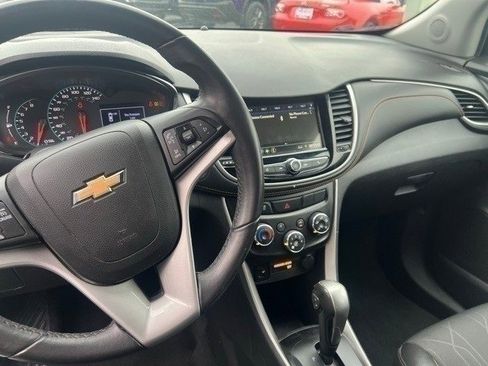 Used 2019 Chevrolet Trax LT w/ LT Convenience Package image 7