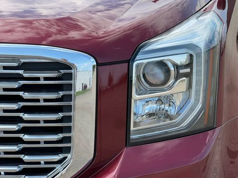 Used 2019 GMC Yukon Denali w/ Denali Ultimate Package AWD/4WD image 37