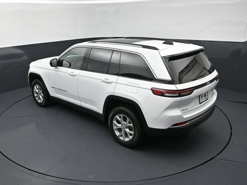 Used 2024 Jeep Grand Cherokee Limited AWD/4WD image 16
