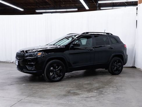 Used 2023 Jeep Cherokee Altitude Lux AWD/4WD image 3