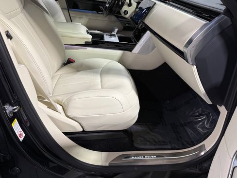 Used 2025 Land Rover Range Rover SE image 54