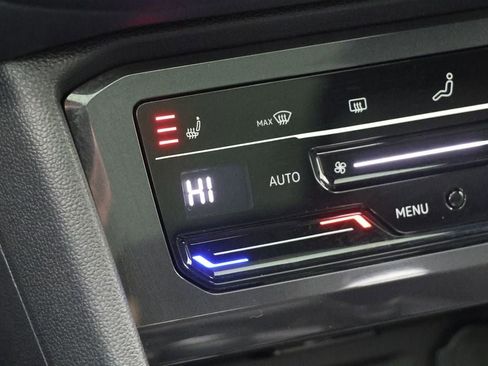 Used 2024 Volkswagen Tiguan SE R-Line image 29