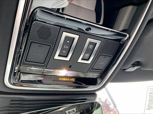 Used 2023 Land Rover Range Rover Velar R-Dynamic S image 34