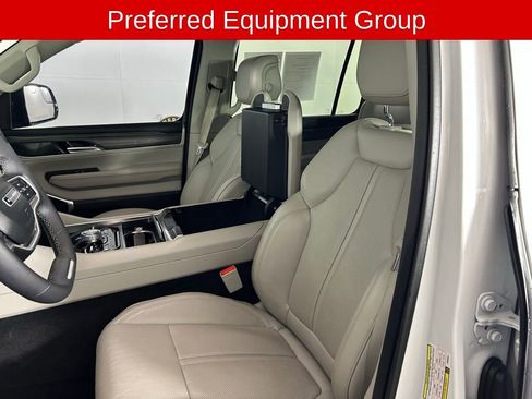Used 2023 Jeep Wagoneer Series III w/ Preferred Equipment Group image 11