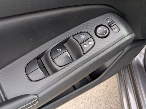 Used 2024 Nissan Altima 2.5 SV image 13