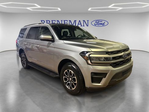 Used 2024 Ford Expedition XLT image 3