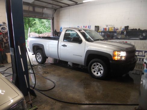 Used 2013 Chevrolet Silverado 1500 W/T RWD image 3