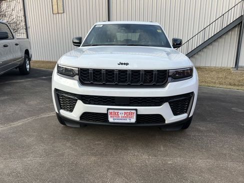 New 2026 Jeep Grand Cherokee Altitude image 2