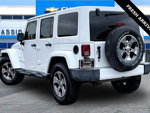 Used 2016 Jeep Wrangler Unlimited Sahara AWD/4WD image 4
