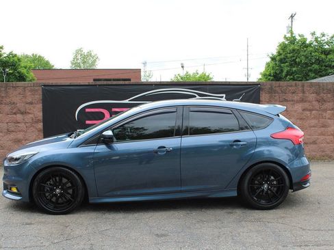 Used 2018 Ford Focus ST FWD image 2